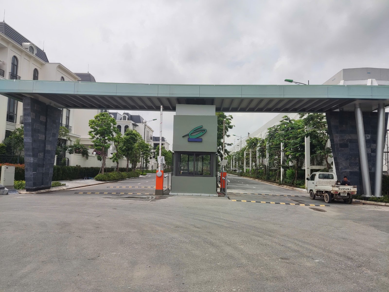 Bàn phím máy tính và thiết bị văn phòng